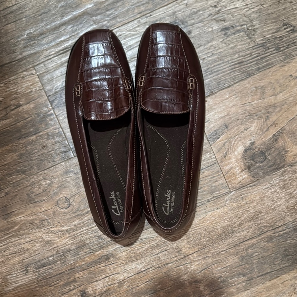 Clarks Brown Crocodile-Textured Slip-On Loafers